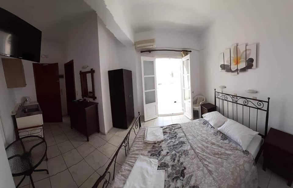 Rooms To Let Rena Монолитос Экстерьер фото