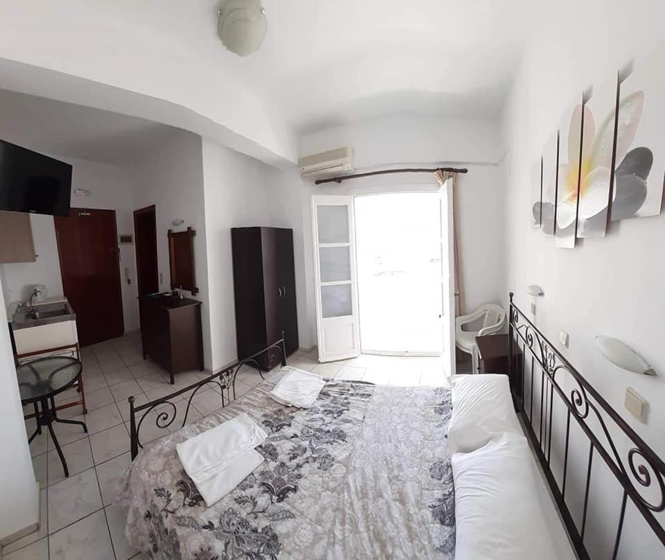 Rooms To Let Rena Монолитос Экстерьер фото